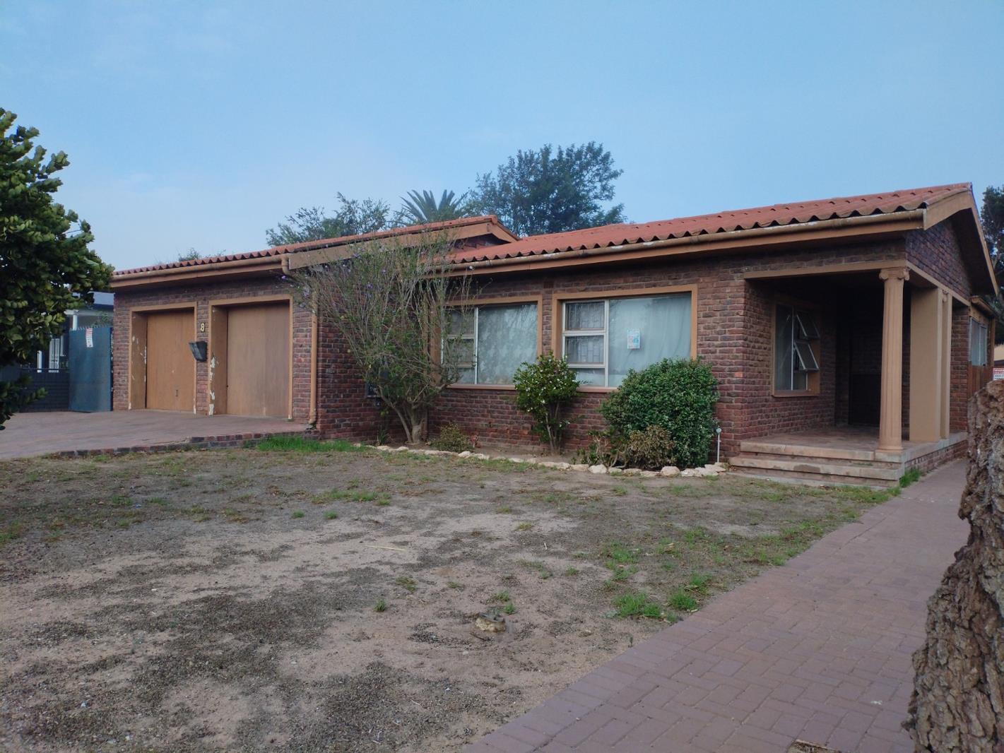 4 Bedroom House in Vredenburg