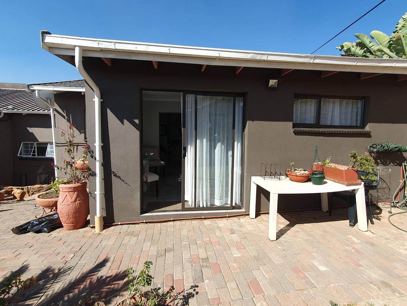 2 Bedroom Garden Cottage in Mondeor