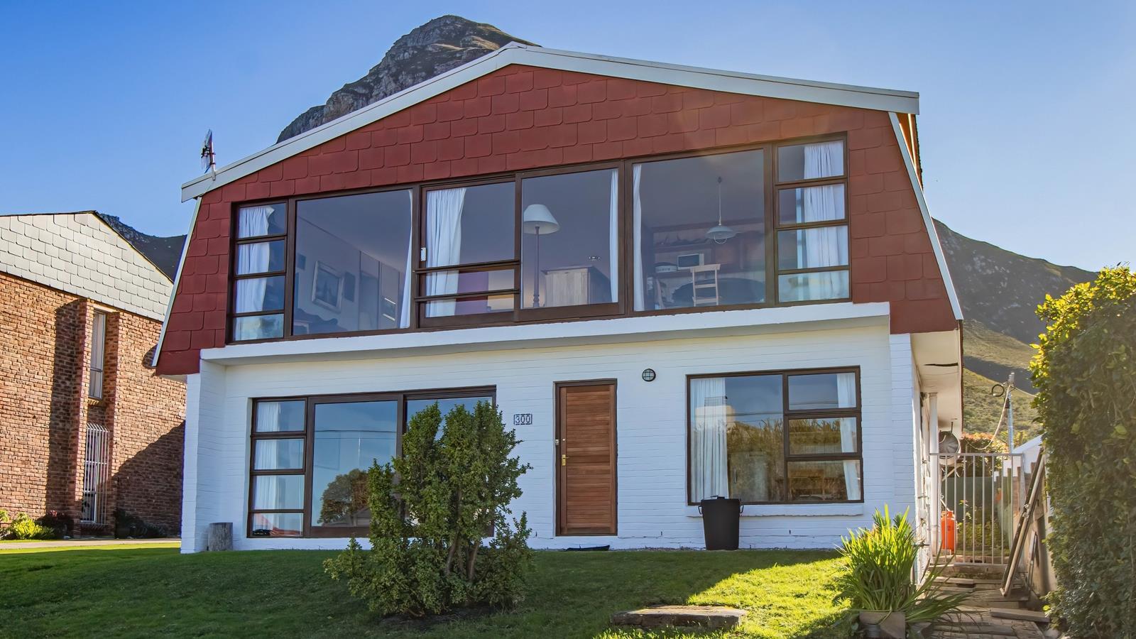 4 Bedroom House in Voelklip
