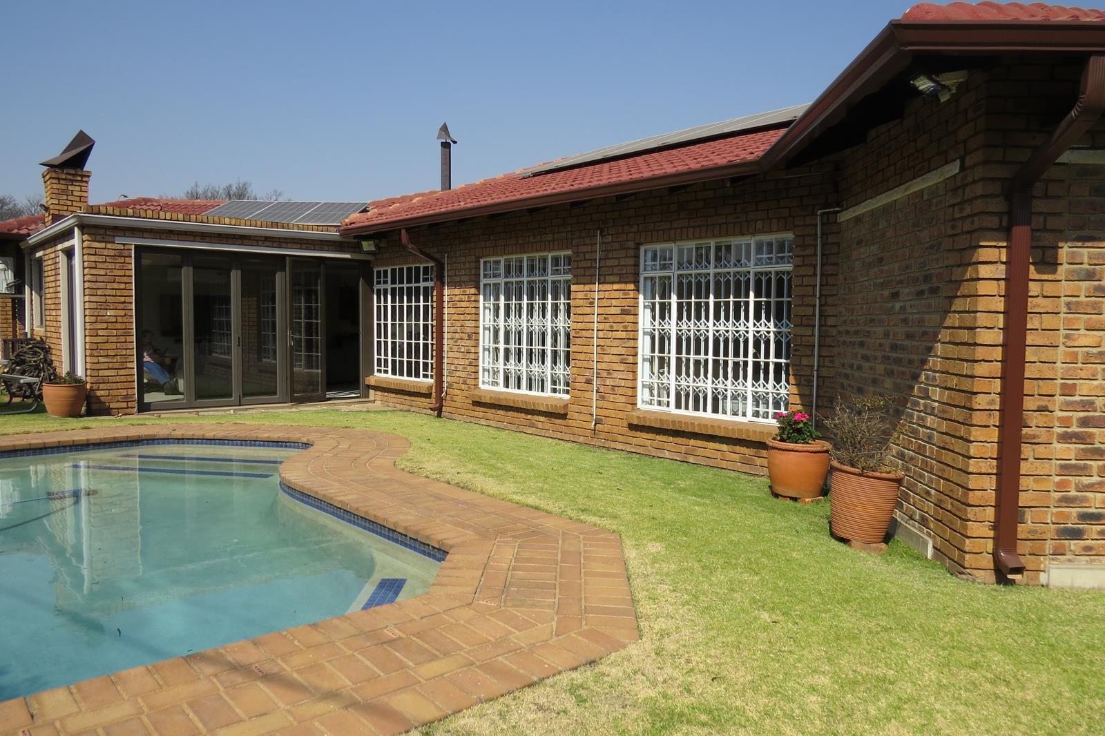 3 Bedroom House in Sunward Park