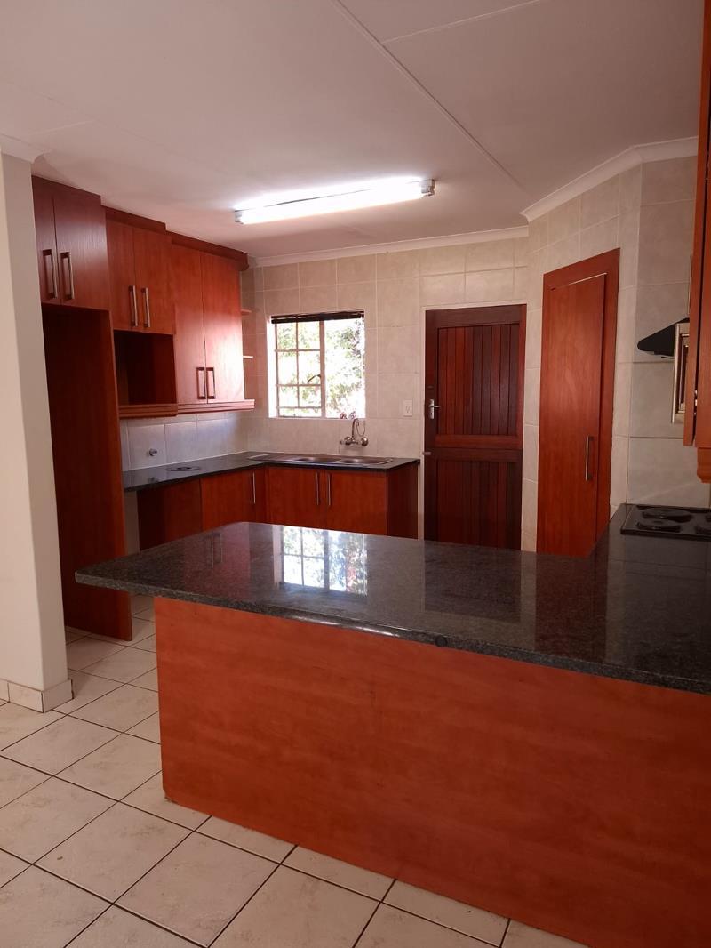 3 Bedroom Townhouse in Die Hoewes