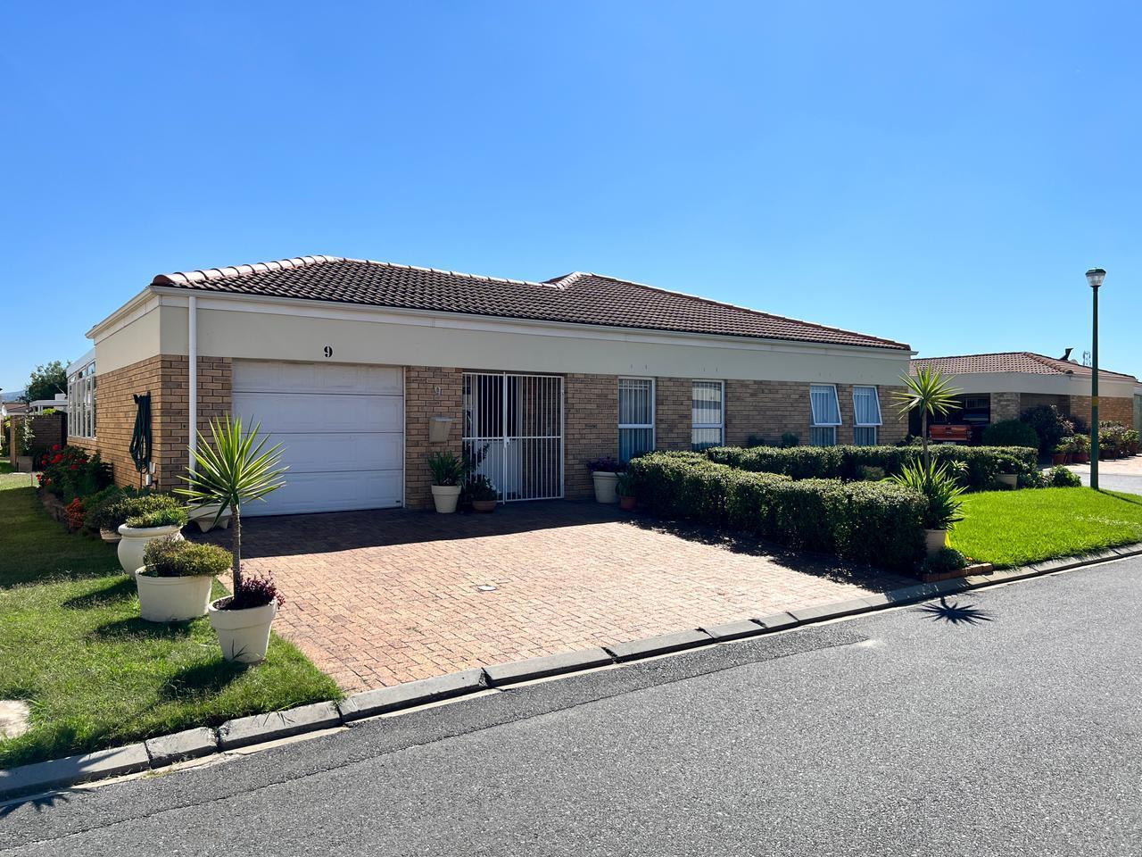 2 Bedroom House in Protea Heights