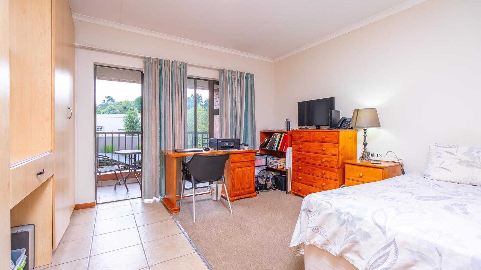 1 Bedroom Apartment in Douglasdale