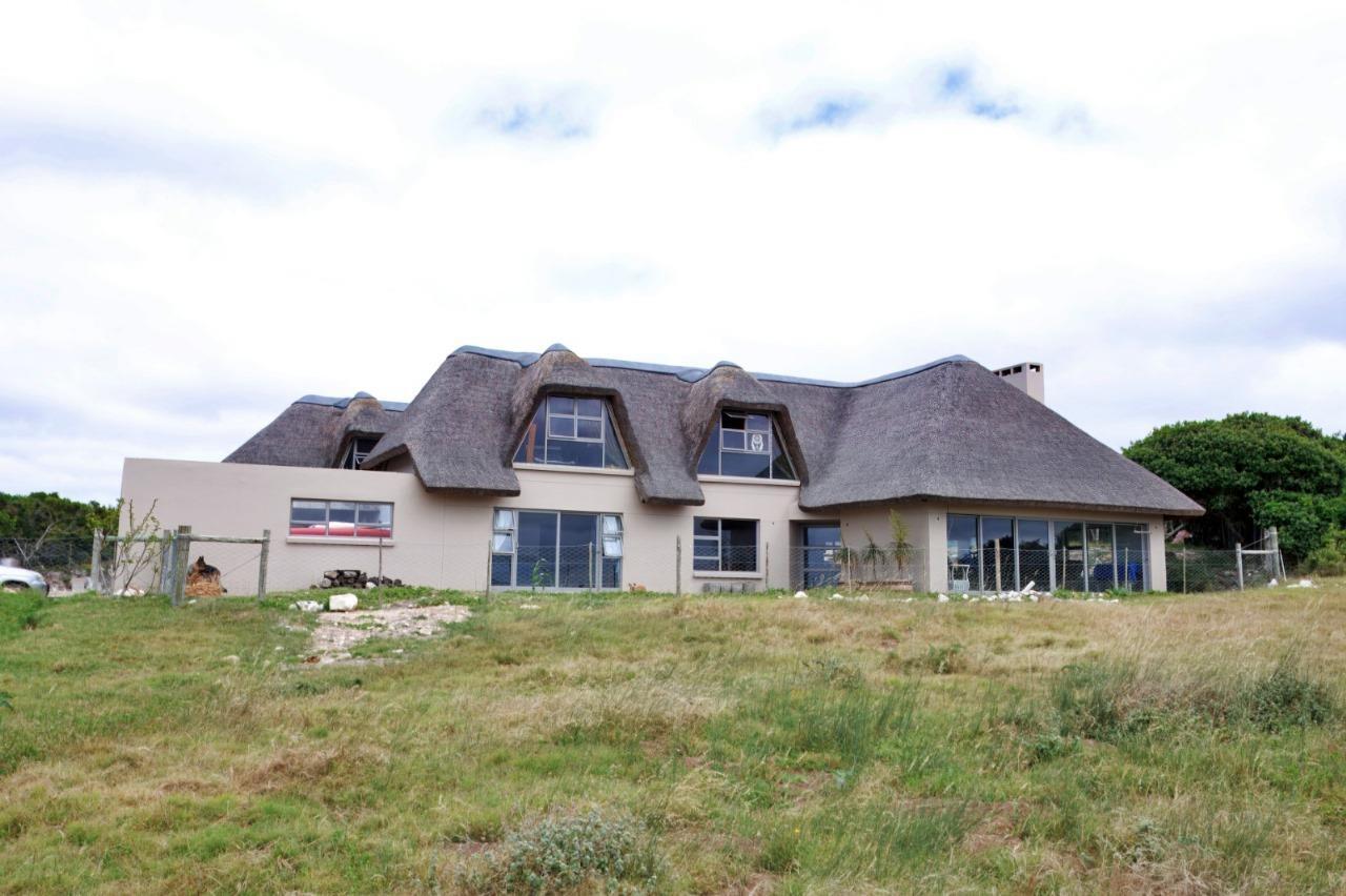 4 Bedroom House in Stilbaai Wes