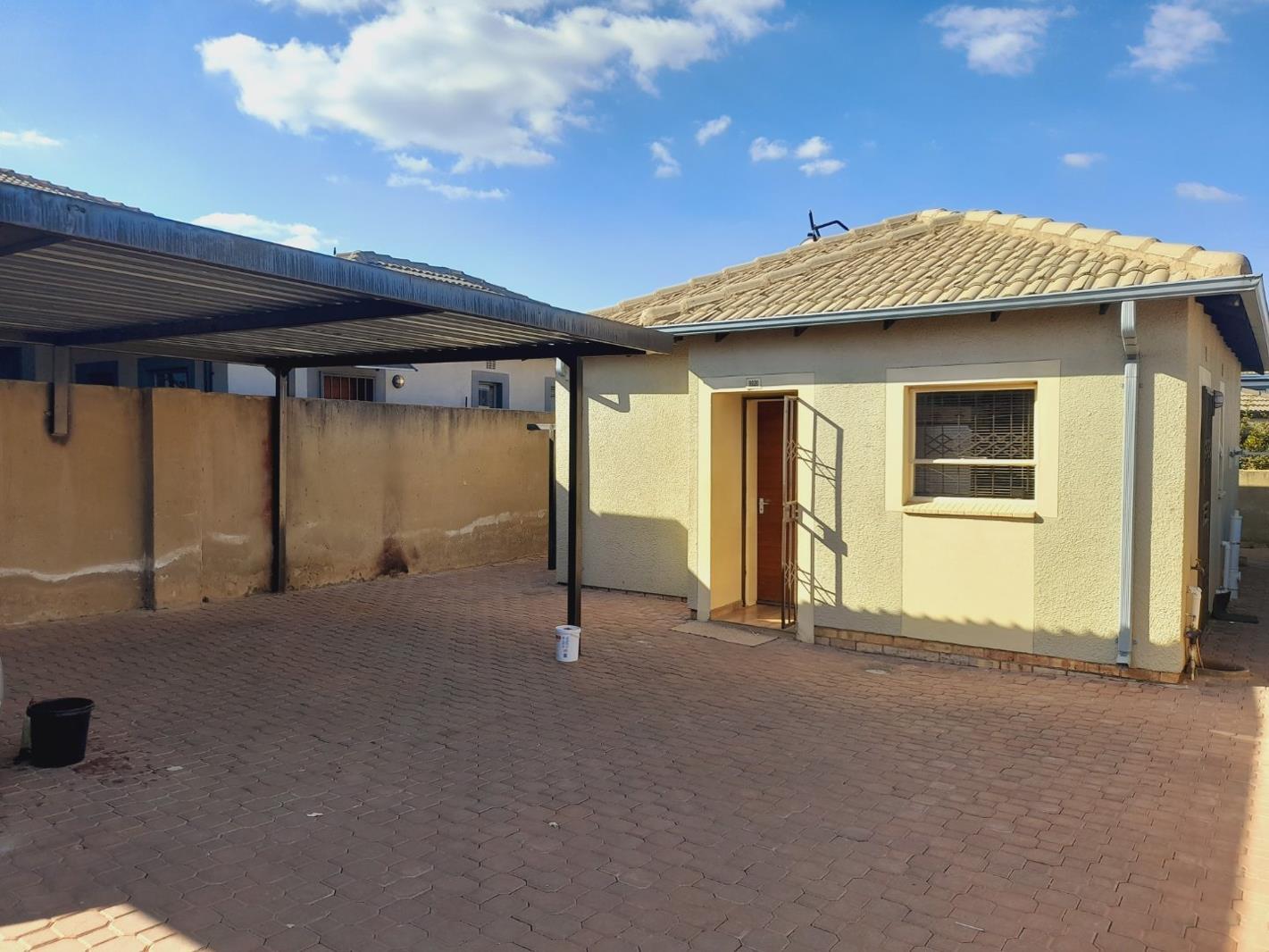 2 Bedroom House in Olifantsfontein