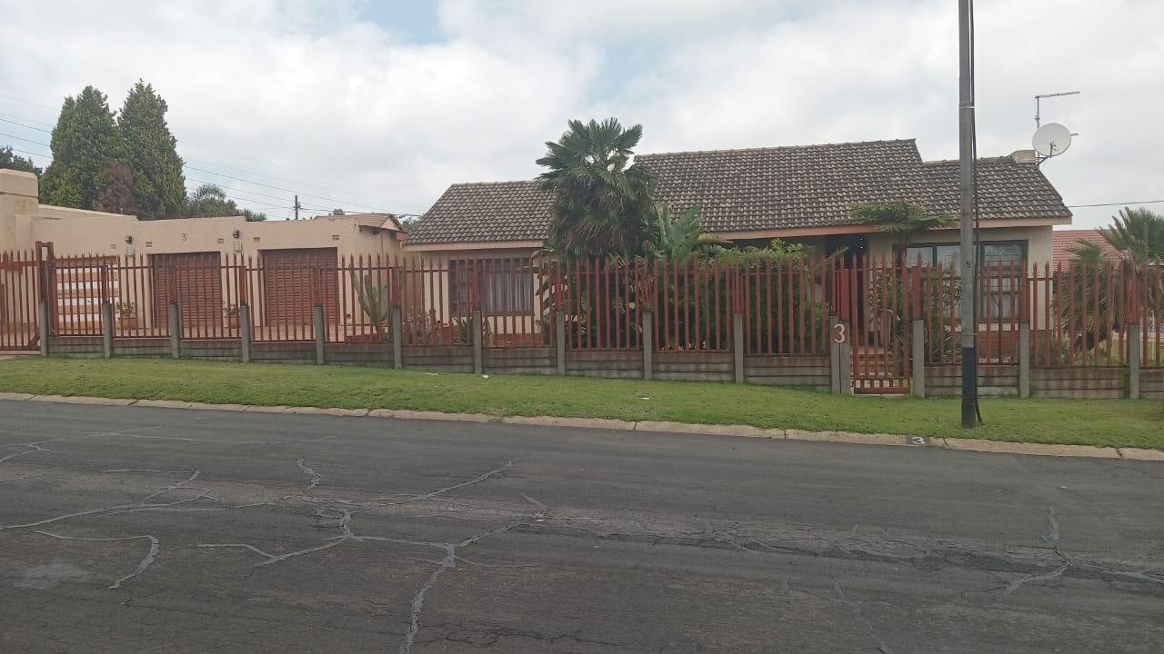 3 Bedroom House in Evans Park