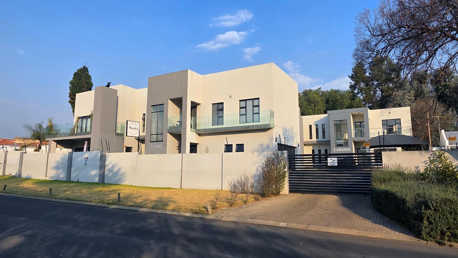 4 Bedroom House in Douglasdale