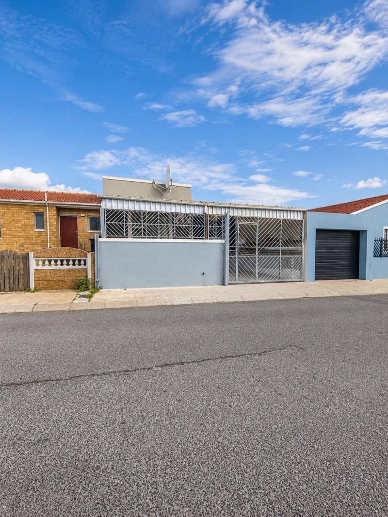 3 Bedroom House in Lentegeur