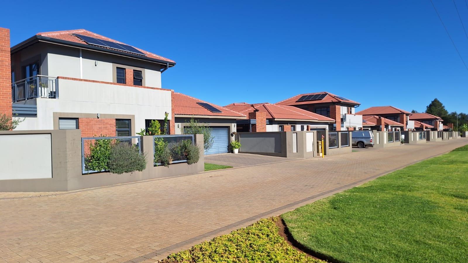 3 Bedroom Townhouse in Langenhoven Park