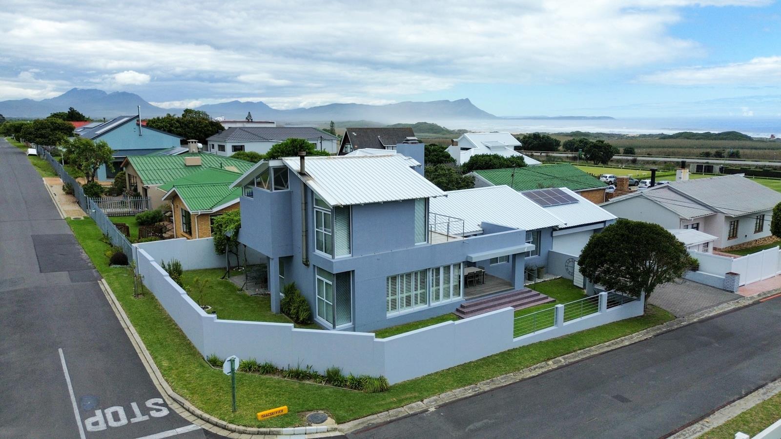4 Bedroom House in Kleinmond