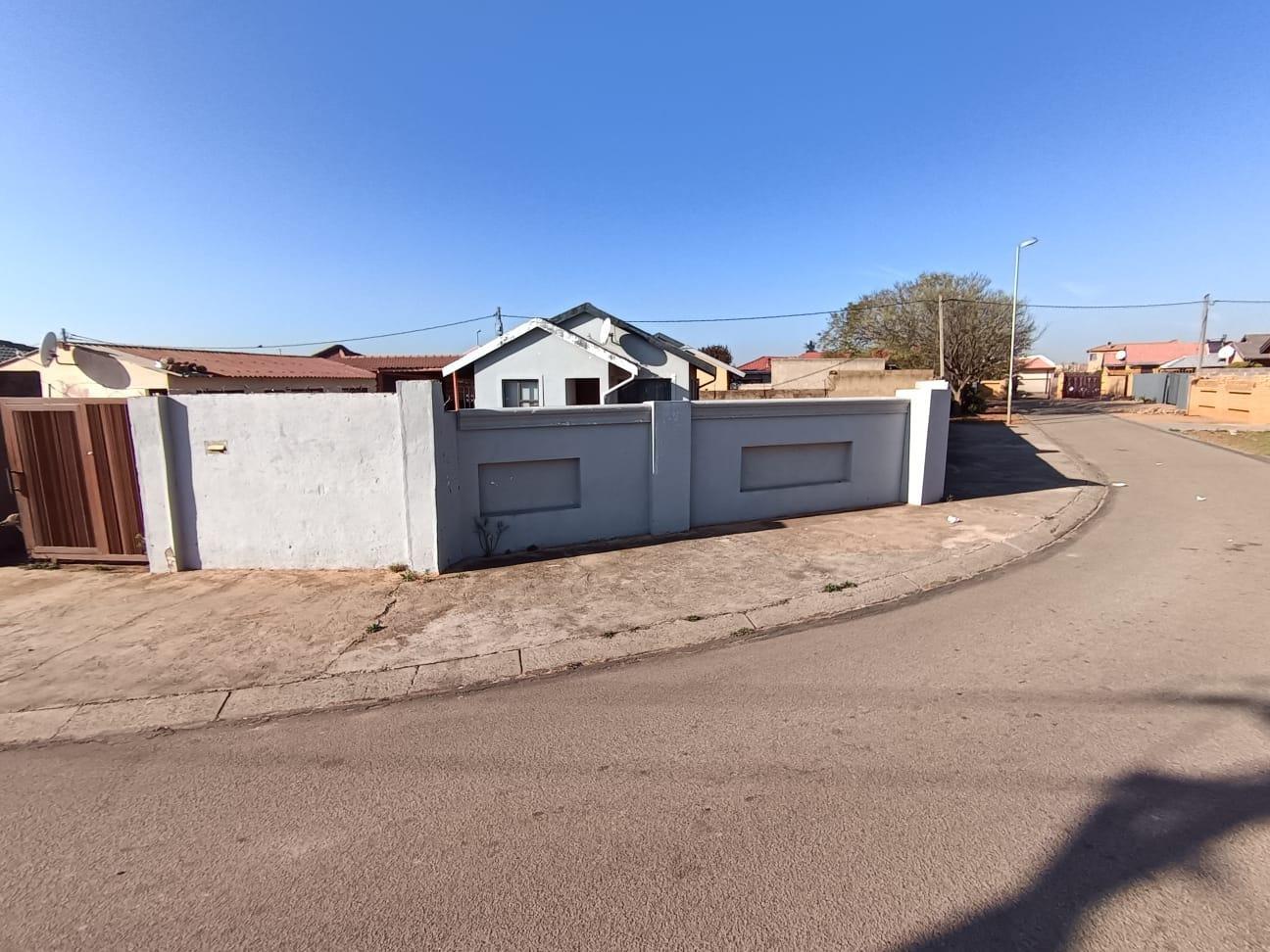 2 Bedroom House in Protea Glen