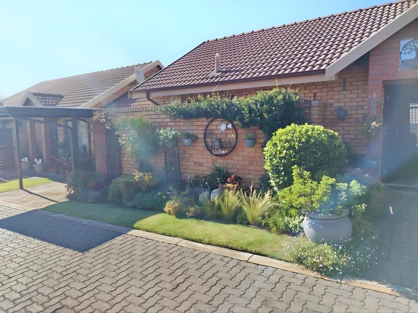 2 Bedroom Simplex in Eldoraigne