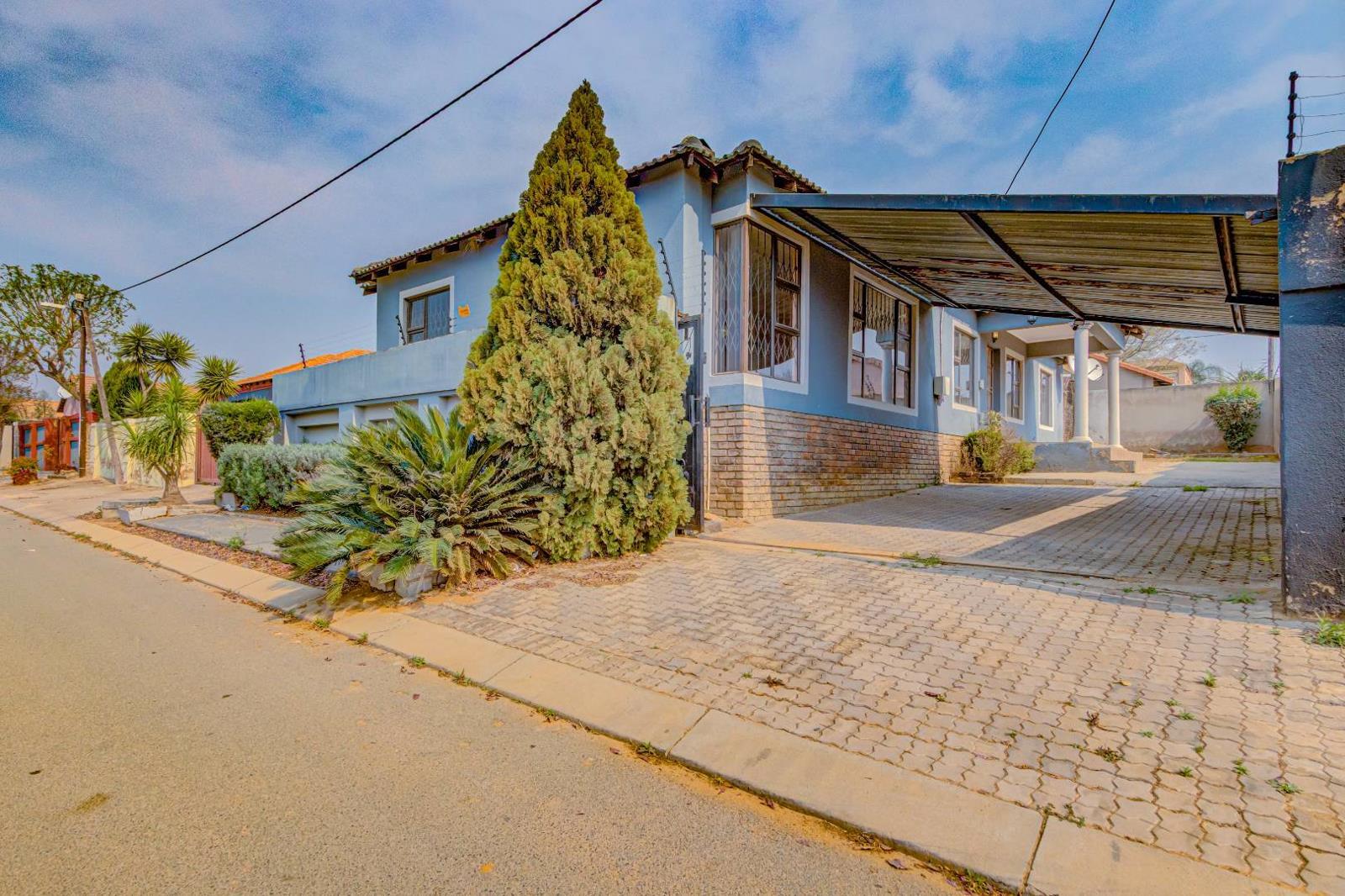 4 Bedroom House in Cosmo City