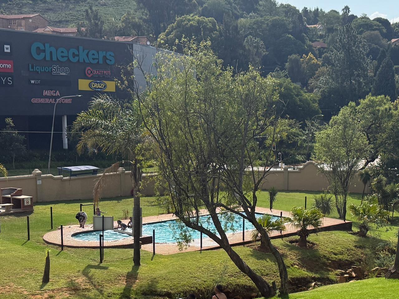2 Bedroom Apartment in Helderkruin