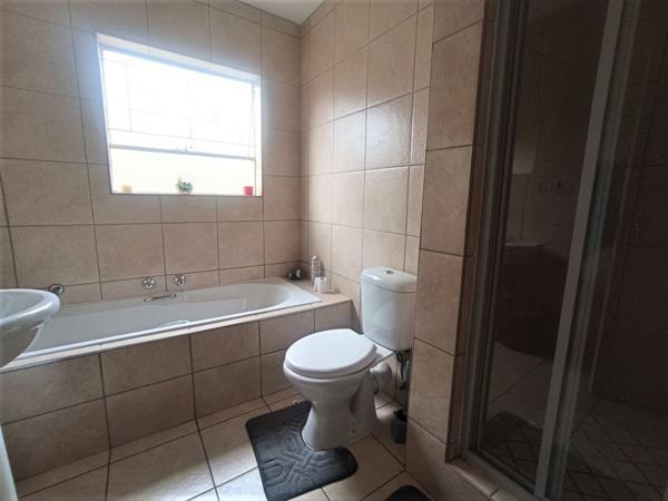 3 Bedroom Duplex in Heuwelsig Estate