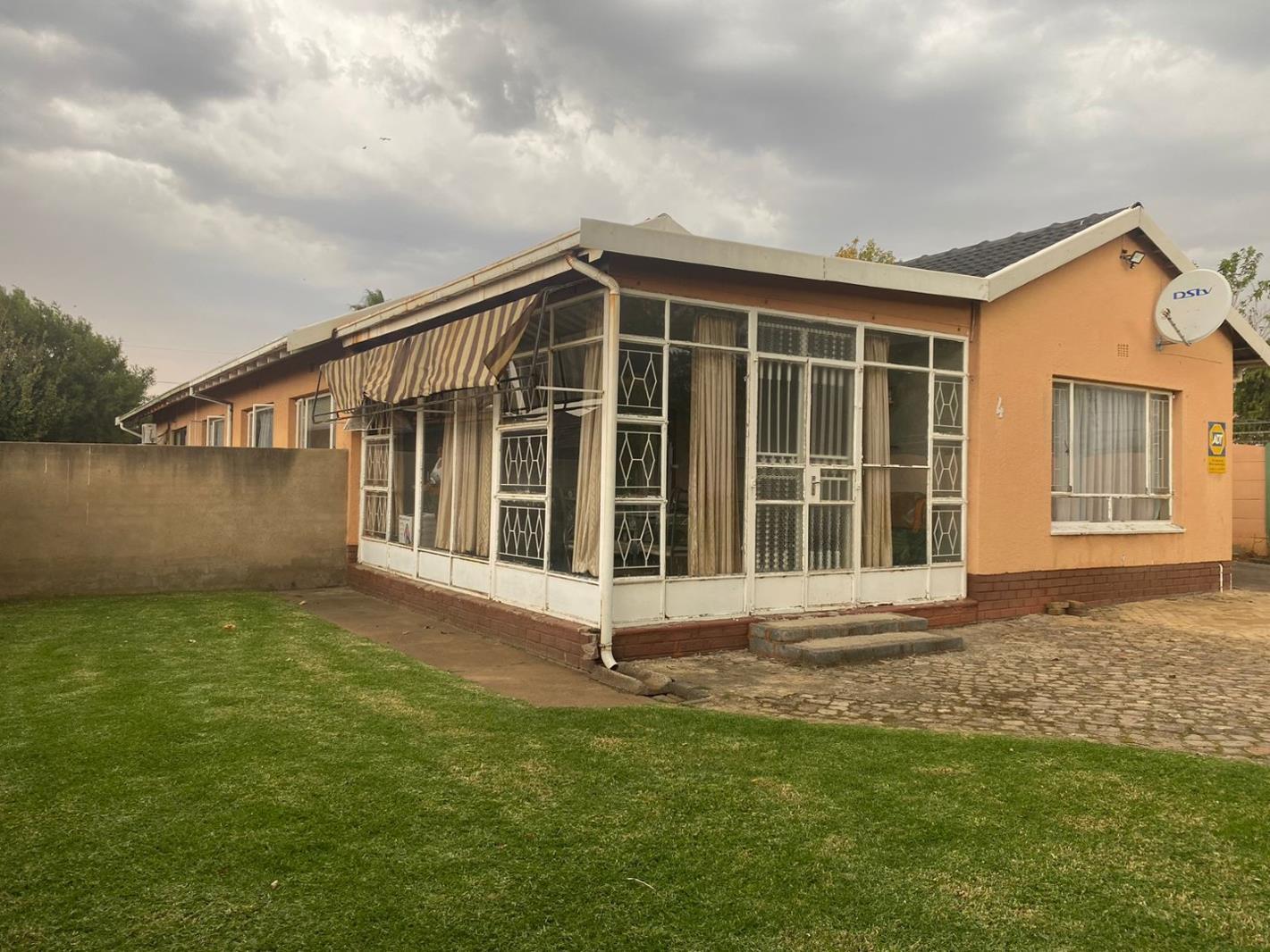 4 Bedroom House in Klippoortjie