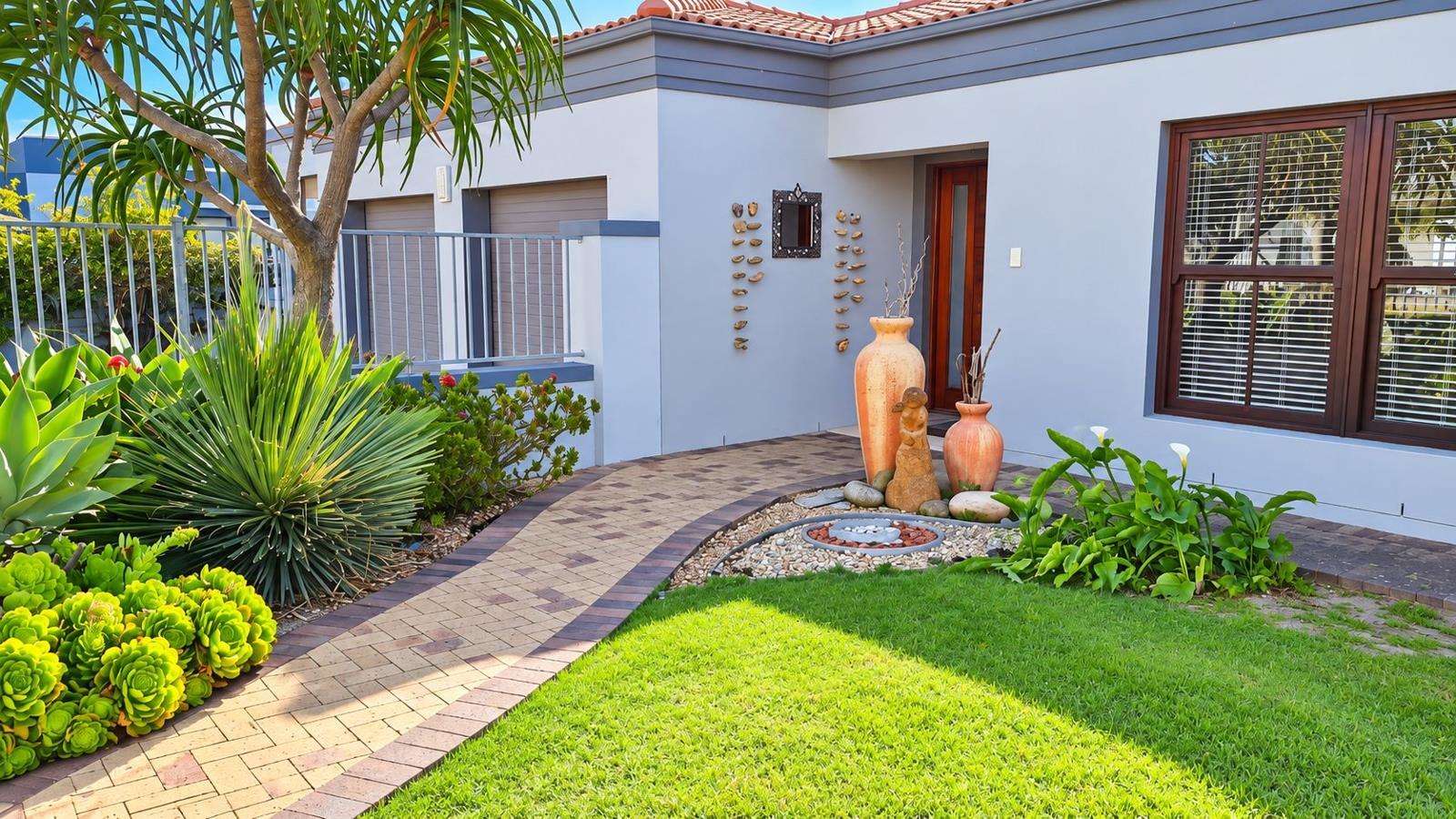4 Bedroom House in Yzerfontein