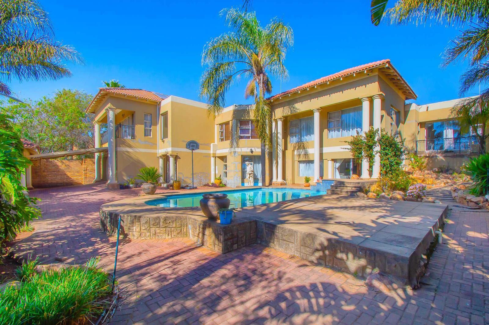 5 Bedroom House in Noordheuwel