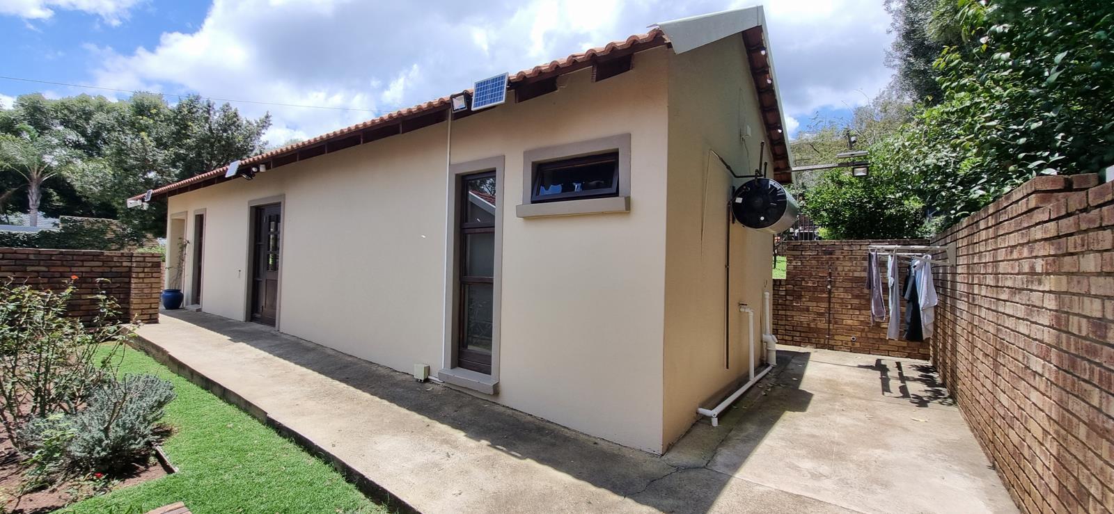 1 Bedroom Garden Cottage in Waterkloof Ridge