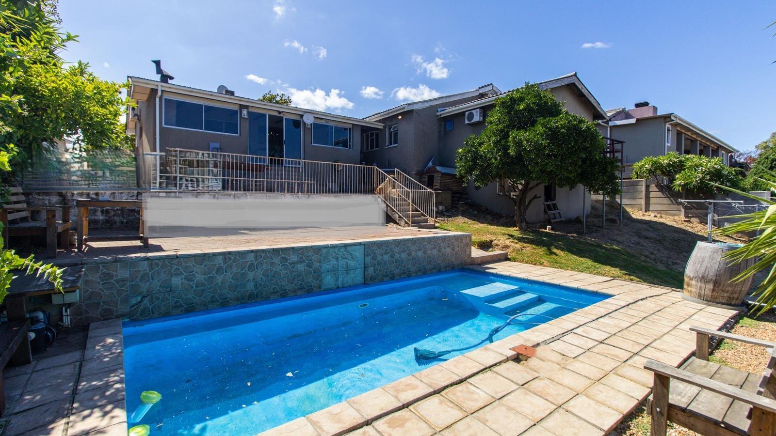 5 Bedroom House in Charleston Hill