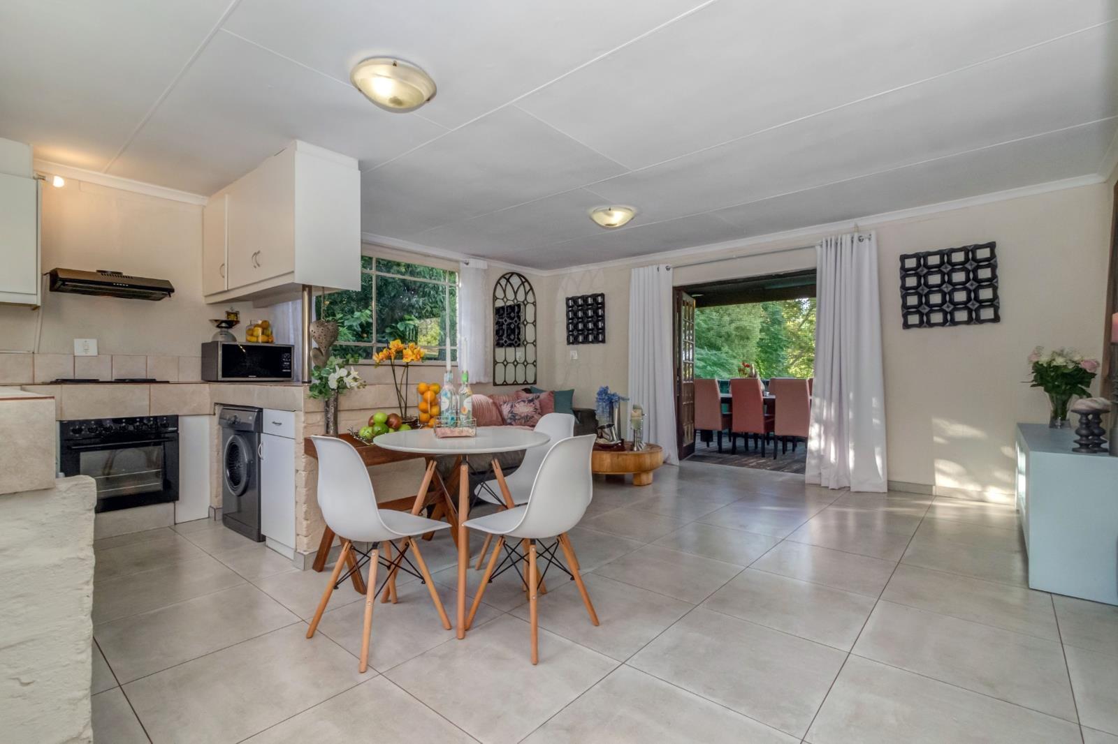 2 Bedroom Garden Cottage in Chartwell AH
