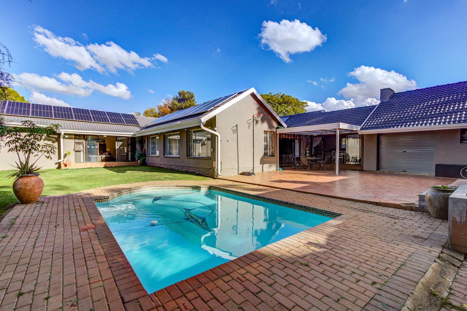 4 Bedroom House in Glen Marais