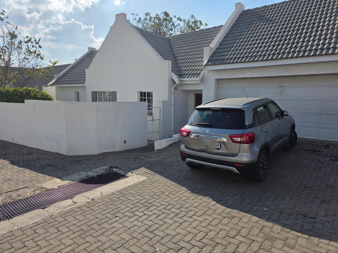 3 Bedroom Simplex in Kosmosdal