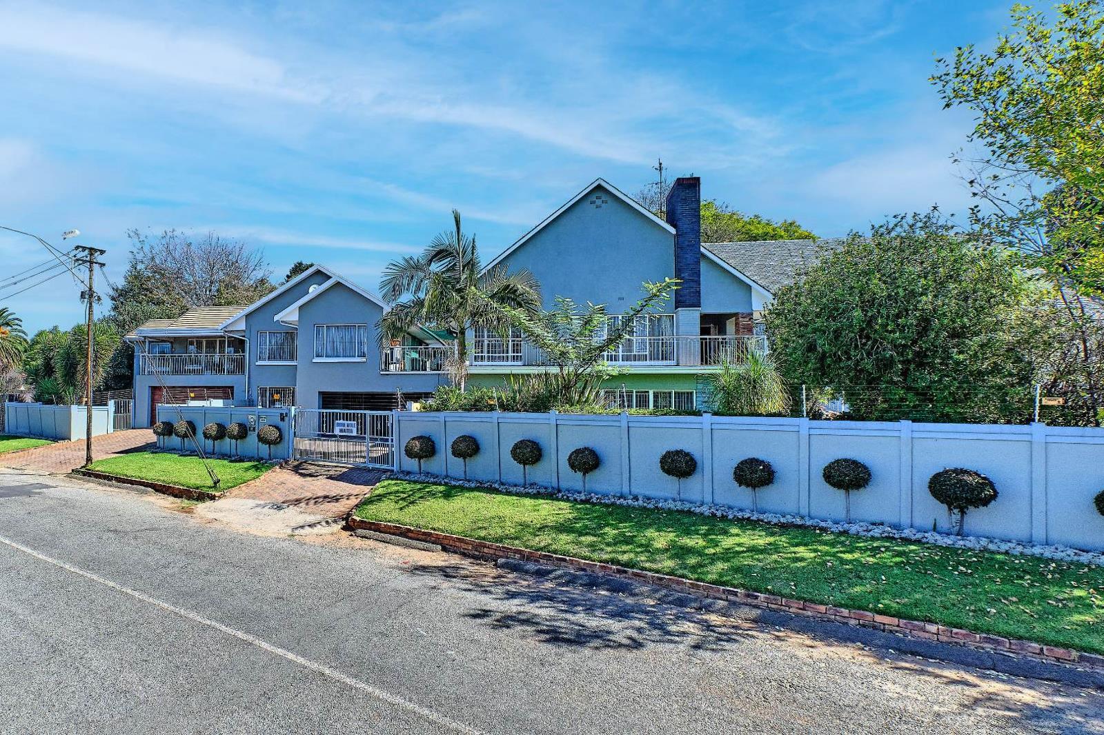 7 Bedroom House in Victory Park