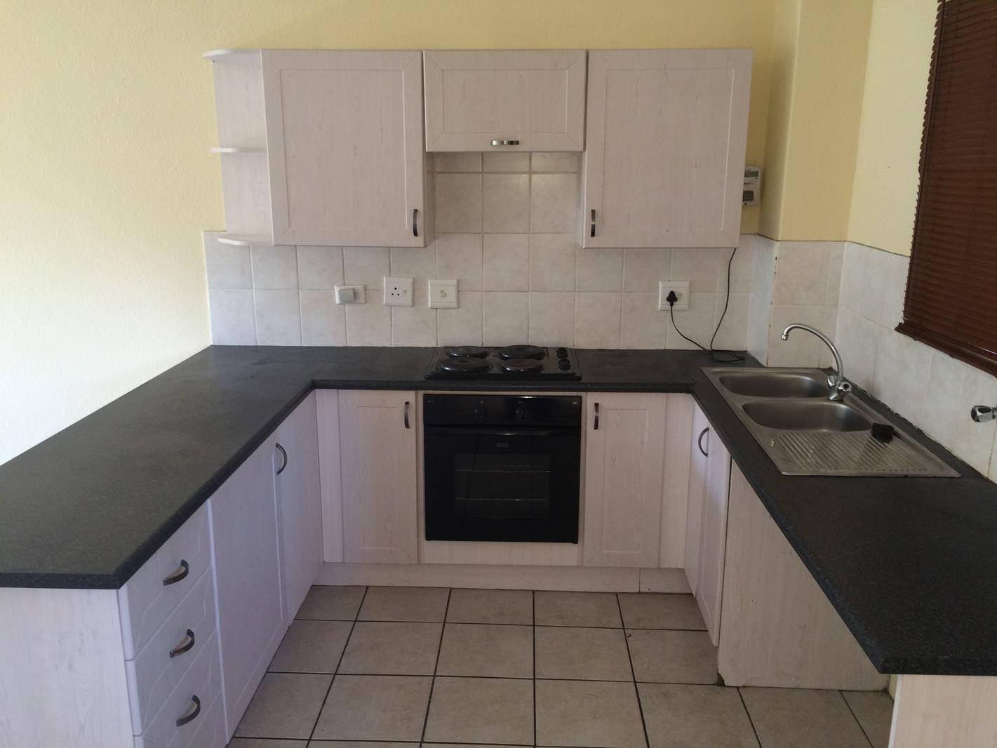 2 Bedroom Flat in Halfway Gardens