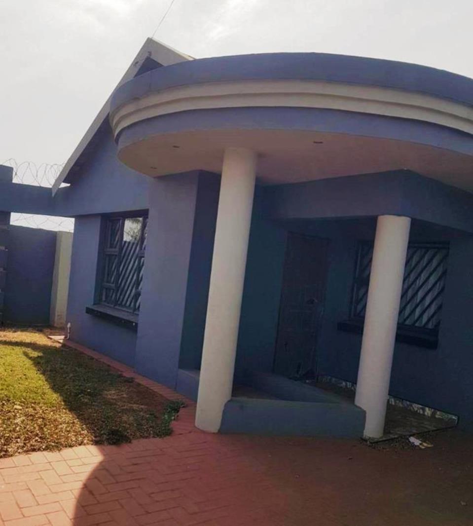 4 Bedroom House in Lenasia