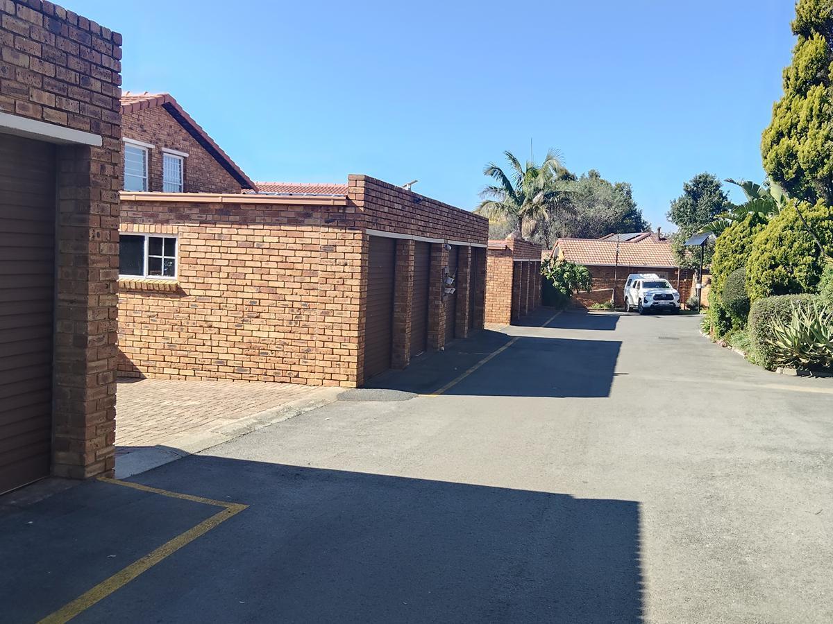 3 Bedroom Townhouse in Weltevreden Park