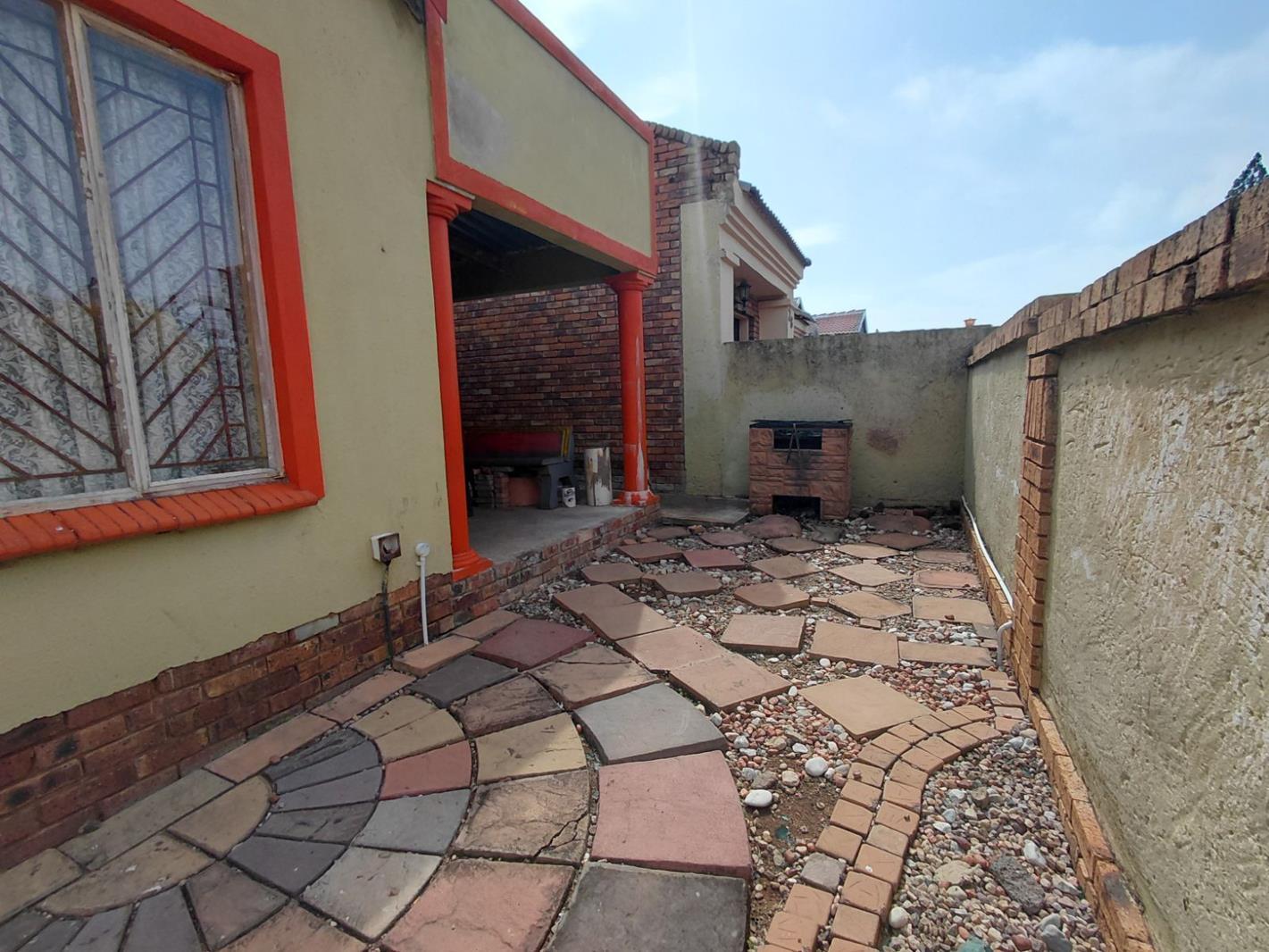 5 Bedroom House in Danville