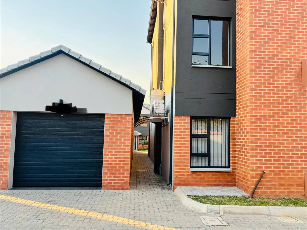 3 Bedroom Apartment in Montana Park