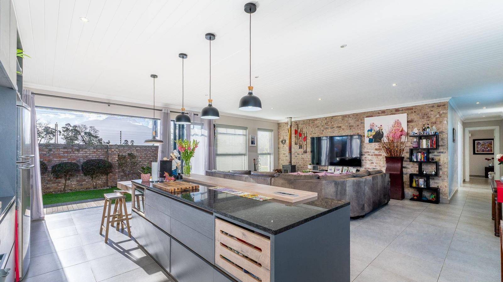 3 Bedroom House in Kraaibosch