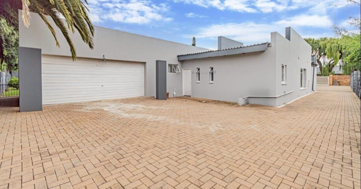 6 Bedroom House in Brackenhurst
