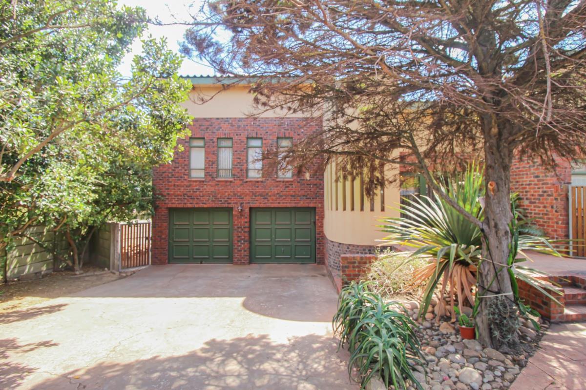 4 Bedroom House in Vredenburg