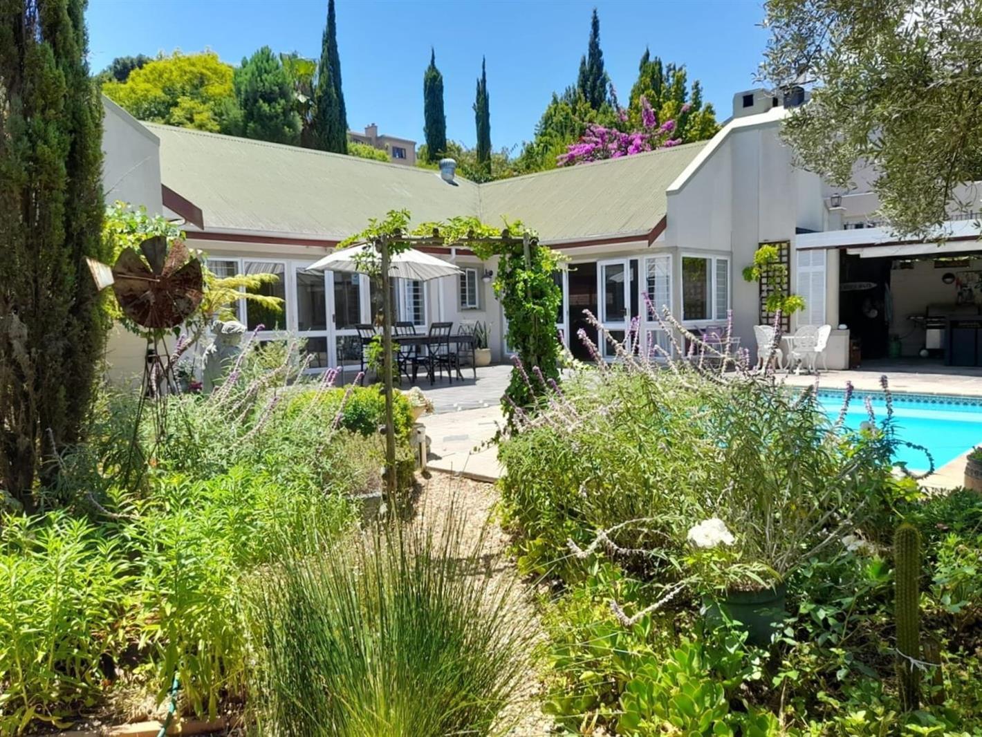 4 Bedroom House in Helderberg Estate