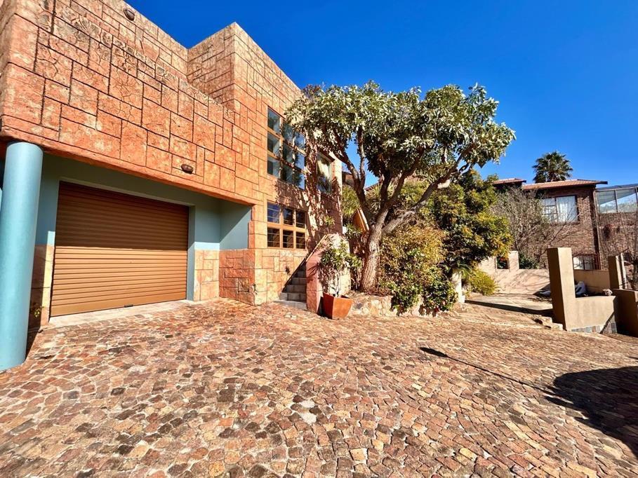 3 Bedroom House in Oakdene
