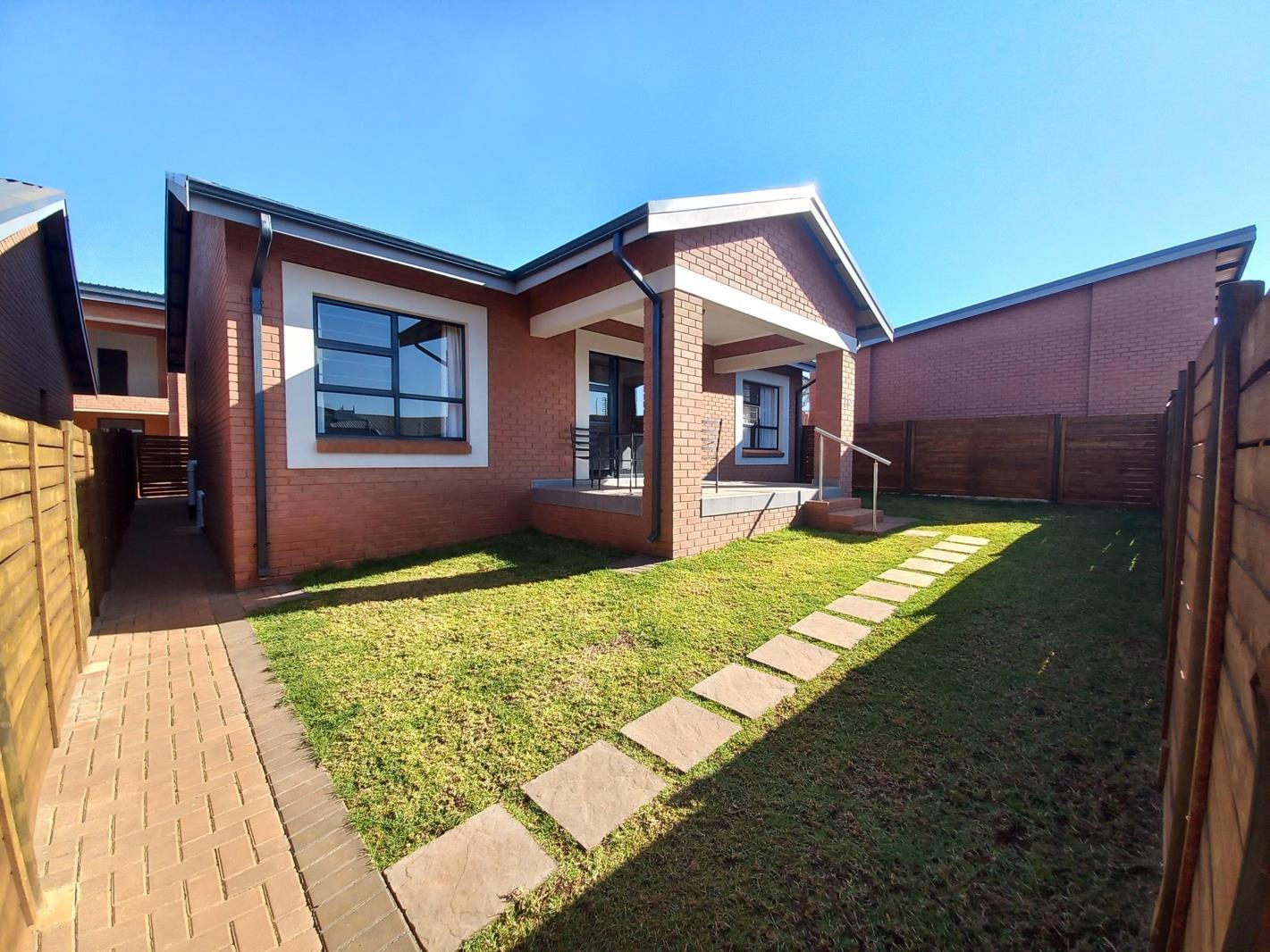 3 Bedroom Simplex in Fountainbrook Estate