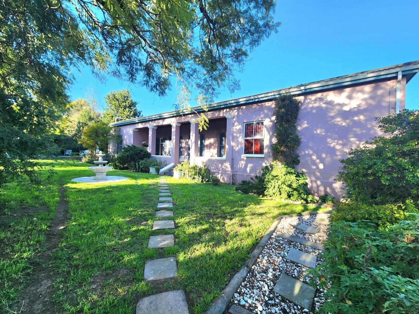 4 Bedroom House in Bergzicht