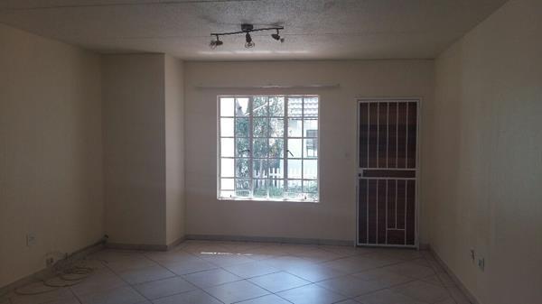 3 Bedroom Apartment in Marais Steyn Park