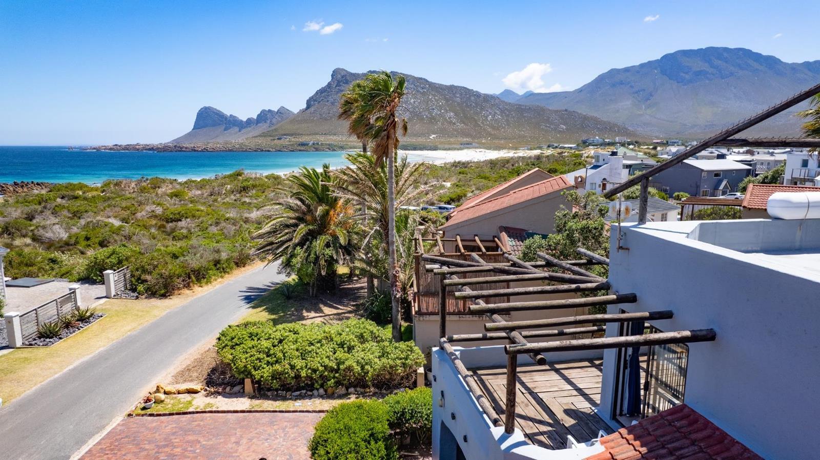 4 Bedroom House in Pringle Bay