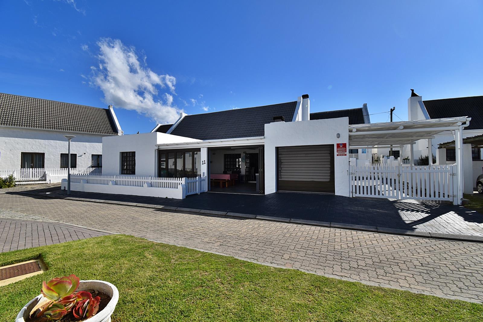 3 Bedroom House in Struisbaai