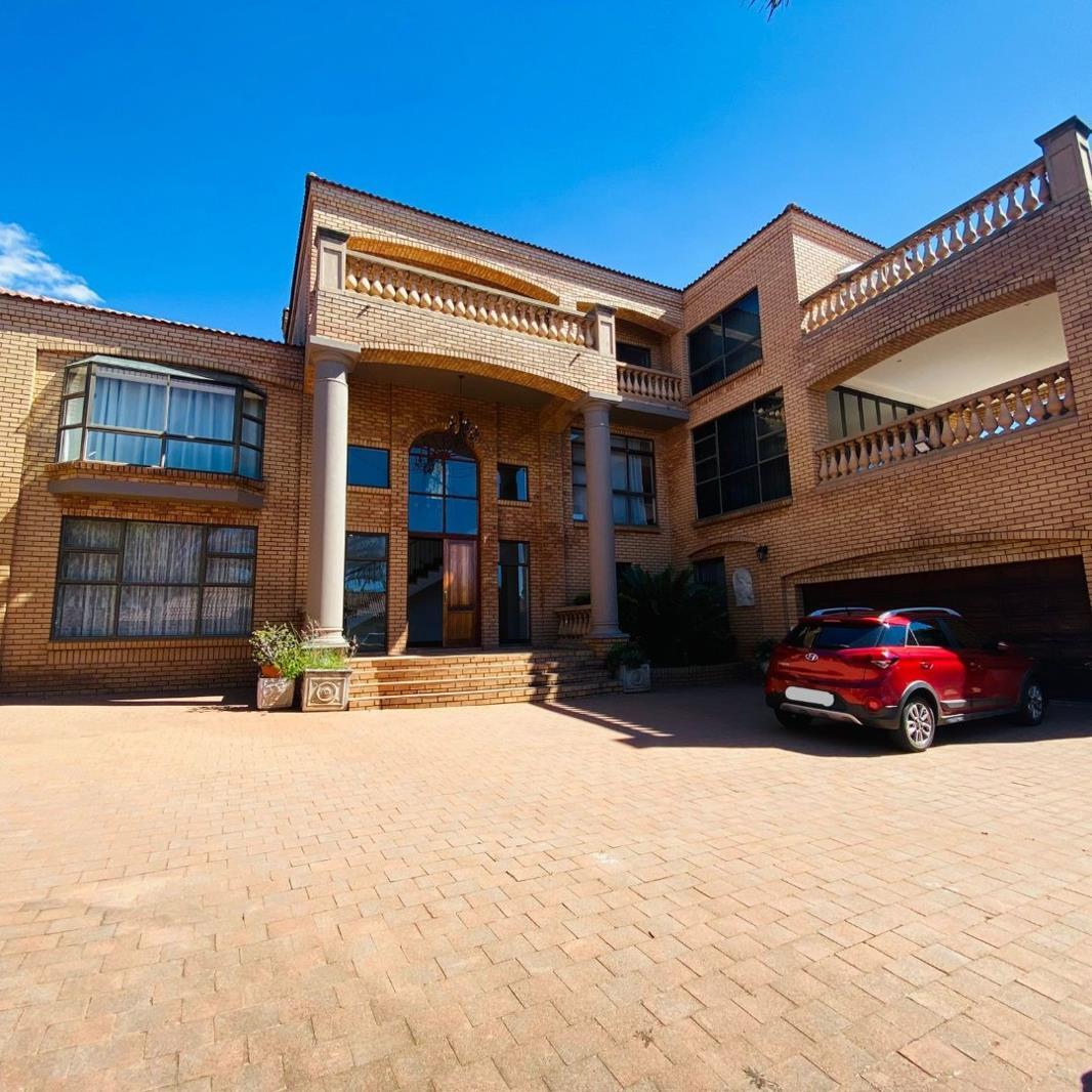 6 Bedroom House in Montana Park