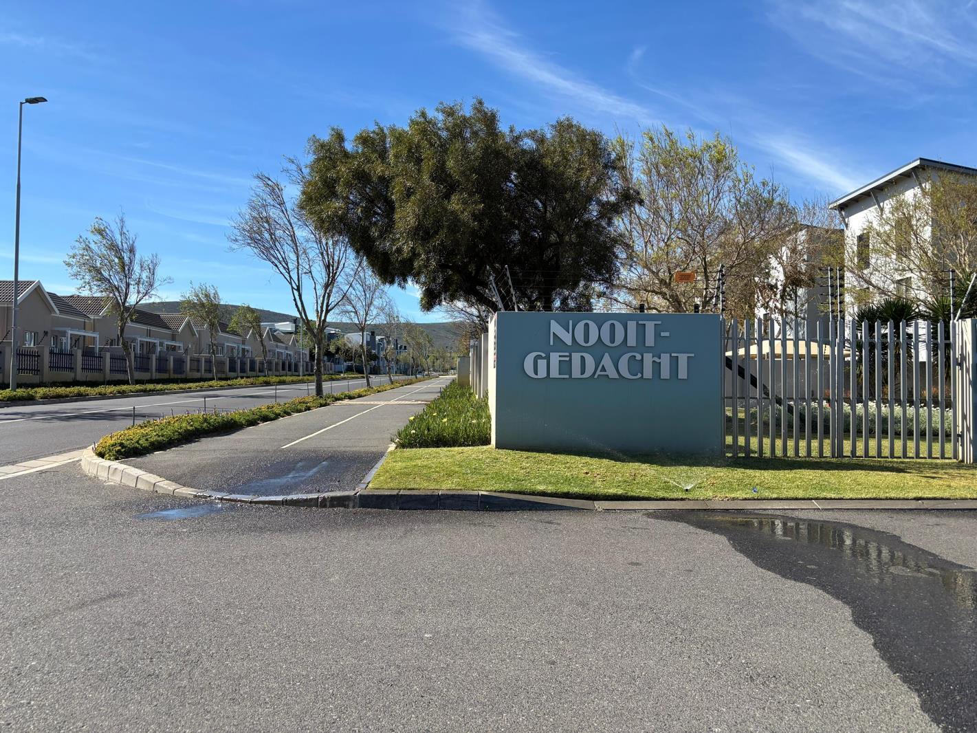 1 Bedroom Apartment in Burgundy Estate