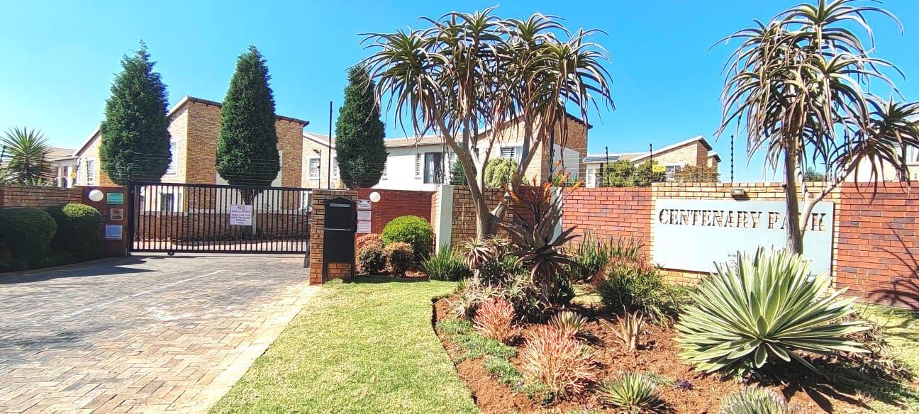 3 Bedroom Apartment in Wilgeheuwel