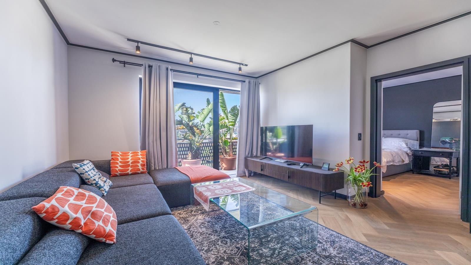 1 Bedroom Apartment in Century City