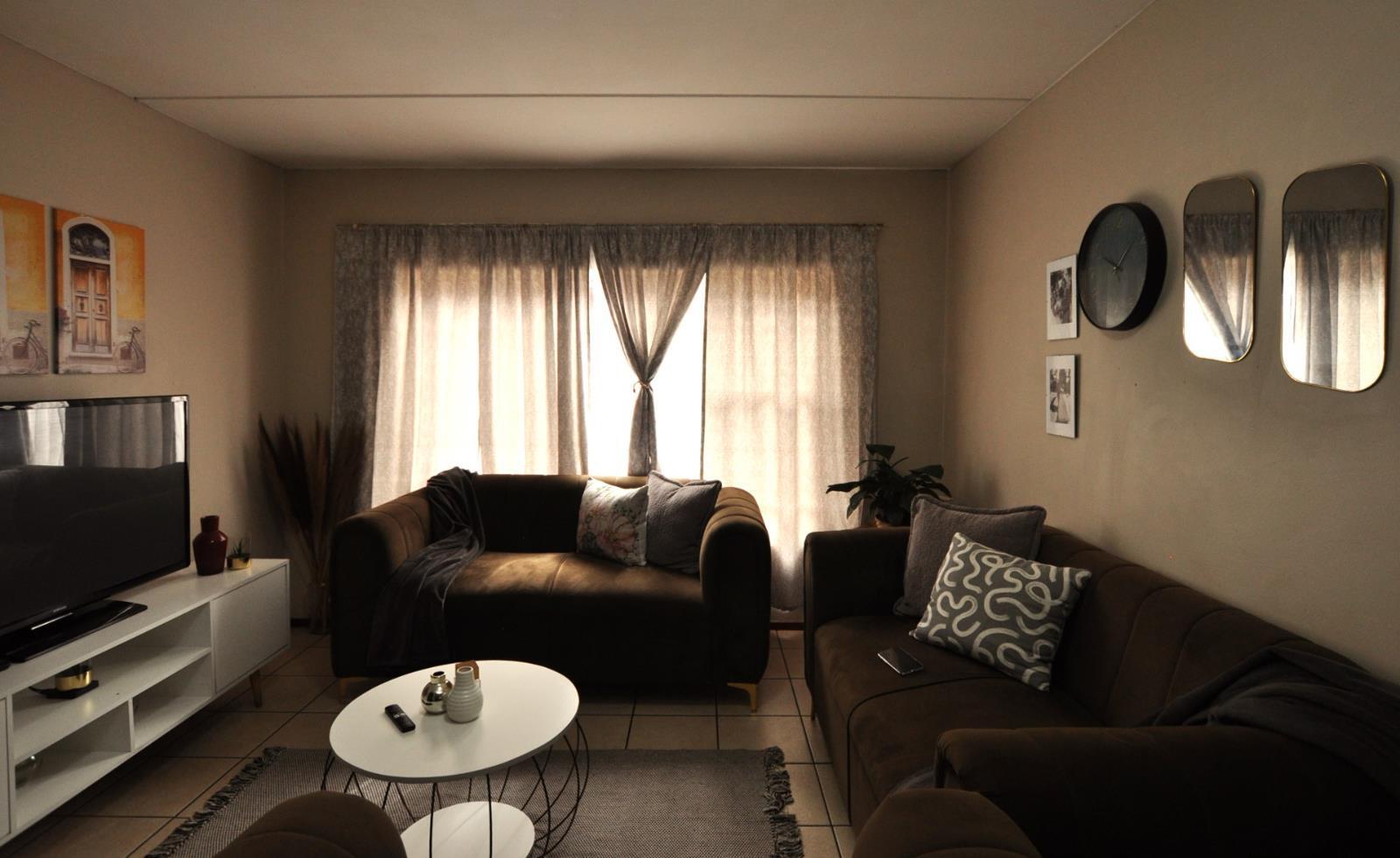 2 Bedroom Apartment in Roodepoort Central