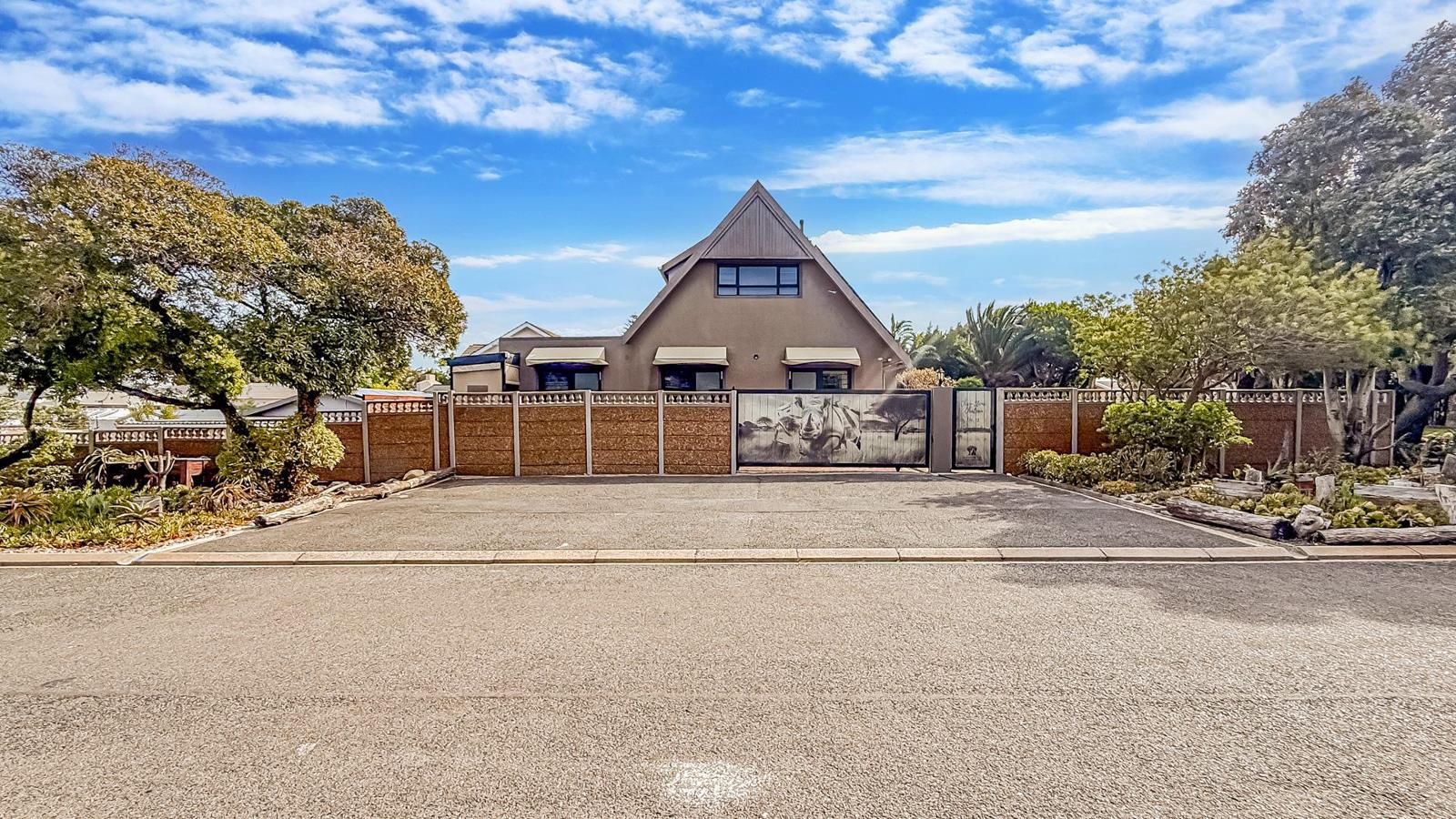 6 Bedroom House in Flamingo Vlei