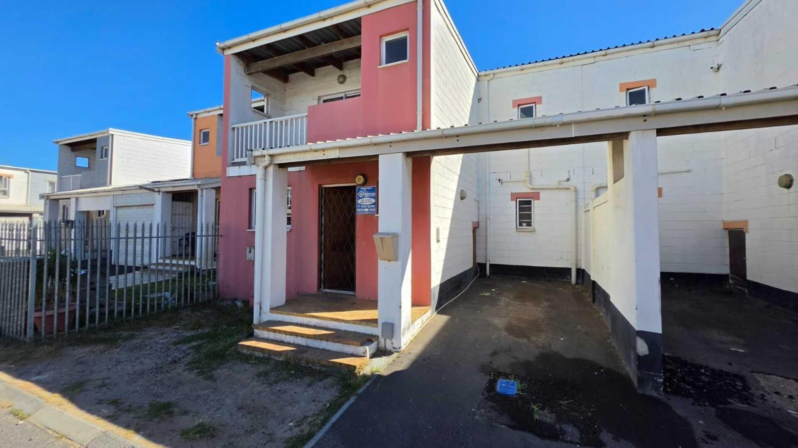 3 Bedroom Townhouse in Ruyterwacht